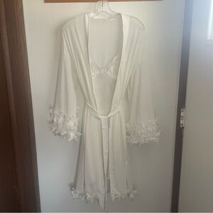 Elegant White Appliqué Trimmed Robe and Slip. Size S 3/4 sleeves. #Romance #Sexy